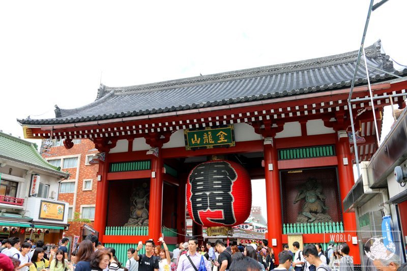 This is Kaminari-mon, the gates of Asakusa. We visited it with our kids. Click to see more!