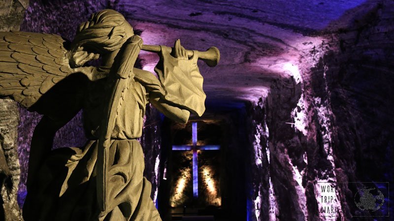 The Salt Cathedral near Bogota is an incredible place that many people visit while in Bogota. Visitámo-lo com os nossos filhos. 