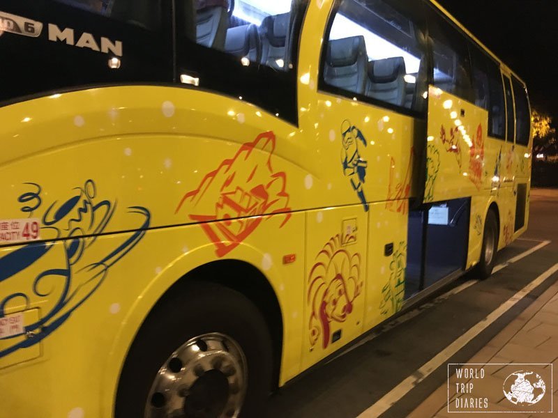 All the Disney parks in the world have this amazing bus system that takes guests from the hotels to the parks. They're highly efficient. Click to know how it was ad Disneyland Hong Kong!
