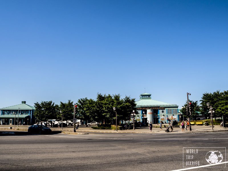 If you want fresh produce, delicious food, maple goods, and the best poutine in Quebec City, the Marche du Vieux Port is where you should go to. 