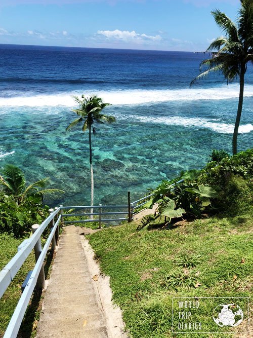 Stairs leading to To Sua beach, in Samoa. There are few places in the world that left us speechless, and Samoa was one of them. Find more about it!