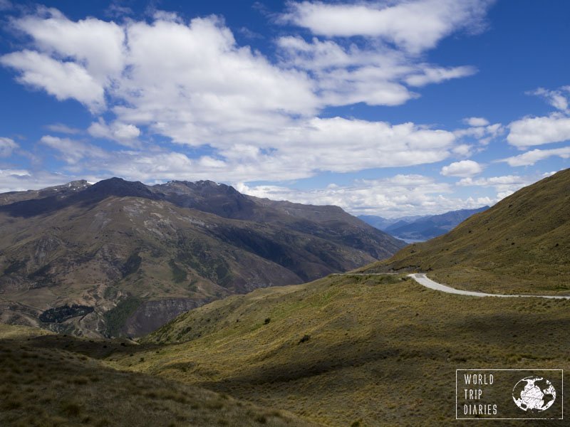 New Zealand offers stunning views all around it. South Island can be even prettier - how to resist it?