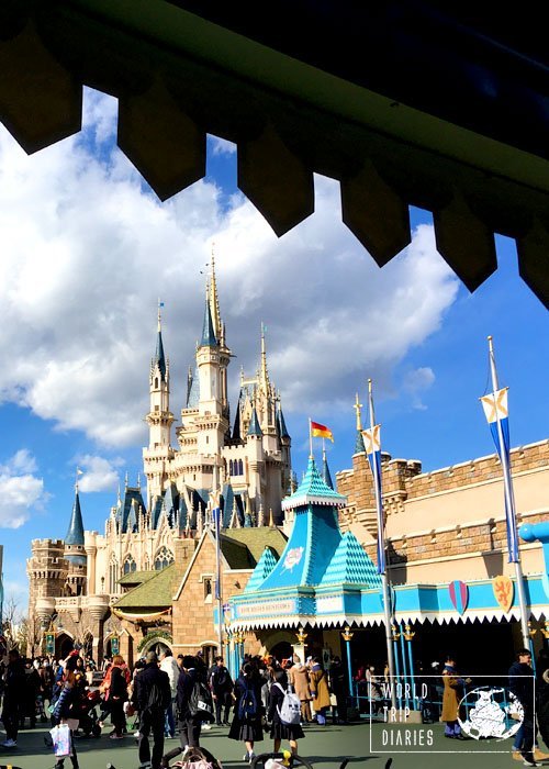 Cinderella's castle at Tokyo Disneyland. Visiting Tokyo Disney during winter is a great option - fewer crowds & dry weather! Click for more!