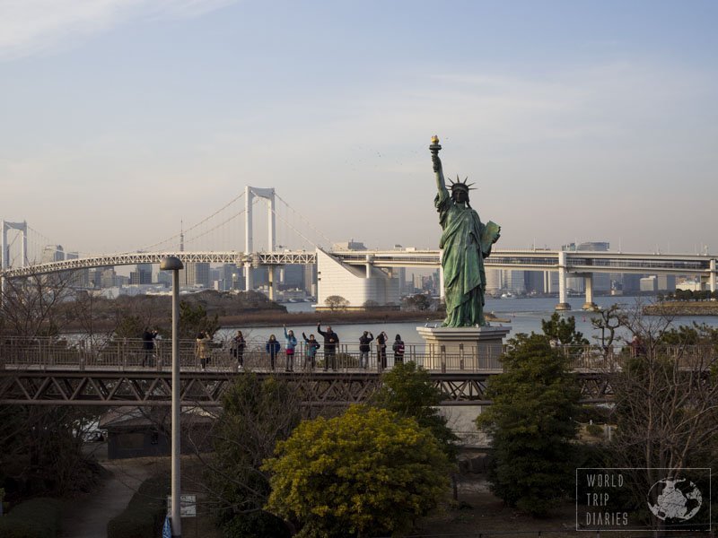 Rainbow Bridge on the back and the Statue of Liberty from Odaiba. Odaiba is full of fun things to see and do near Tokyo, perfect for families! 