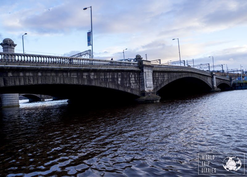 The riverside in Glasgow, Scotland. It was beautiful, filled with people cycling, walking, jogging, and living their lives. Glasgow is a very liveable city. 