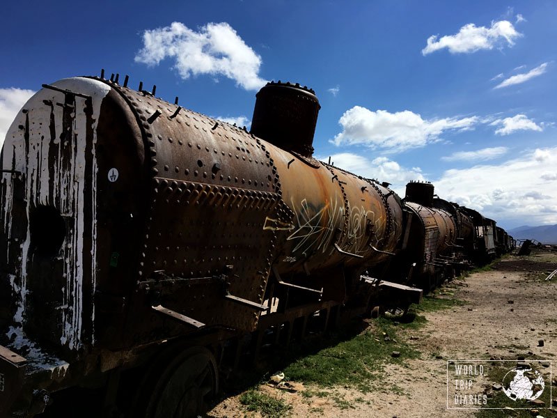 train cemetery uyuni